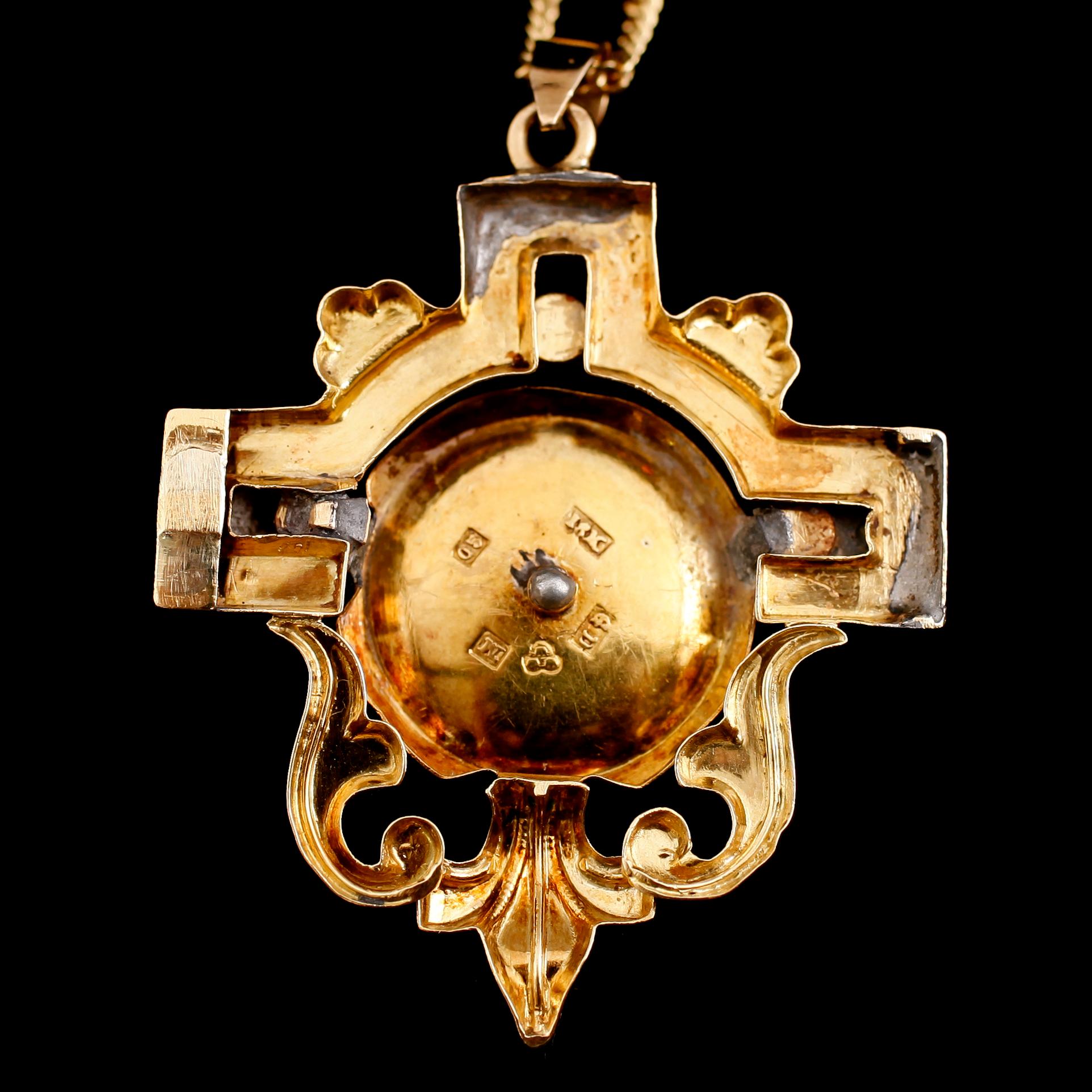 HÄNGE, 18 k guld, svebska stämplar 1868 samt senare kedja, 18 k guld. Total vikt ca 12 gram.