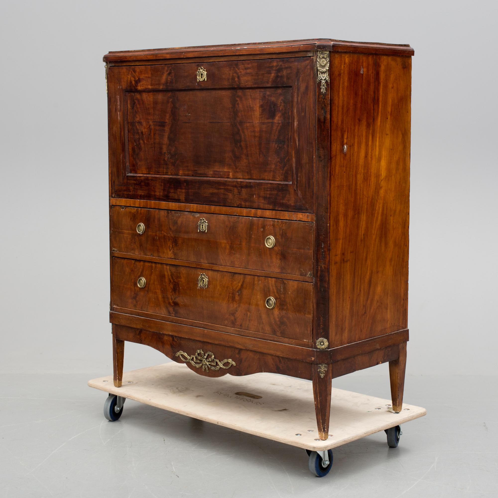 CHIFFONJÉ, gustaviansk stil, 1800-talets slut.