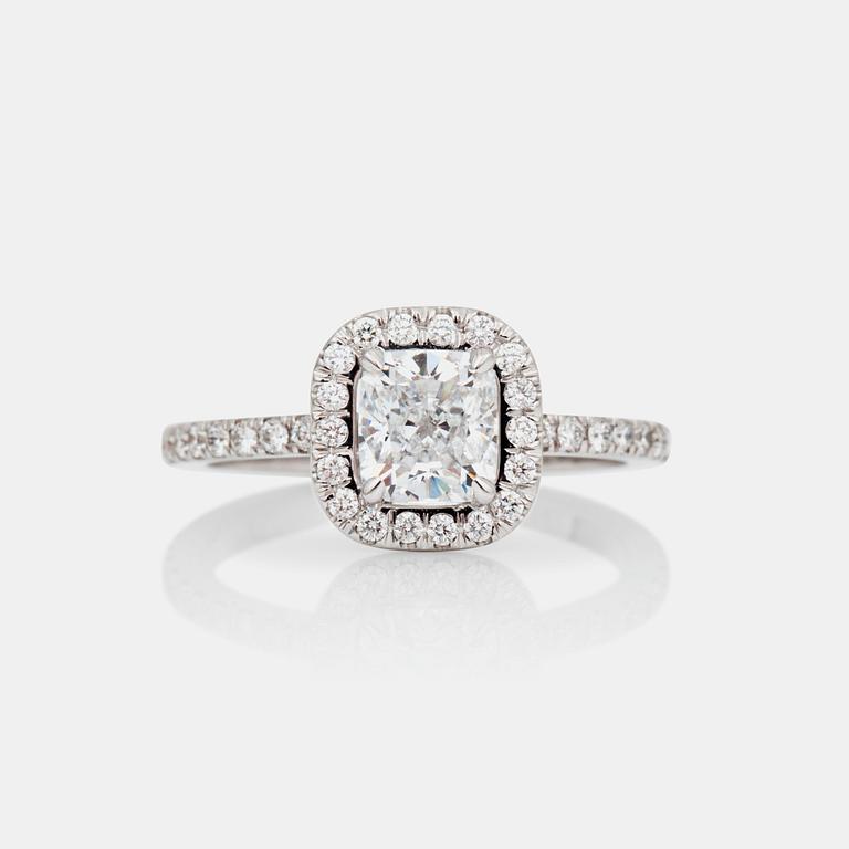 A 1.04 ct cushion-cut diamond ring surrounded by pavé-set brilliant-cut diamonds. Quality D/IF according to certificate.