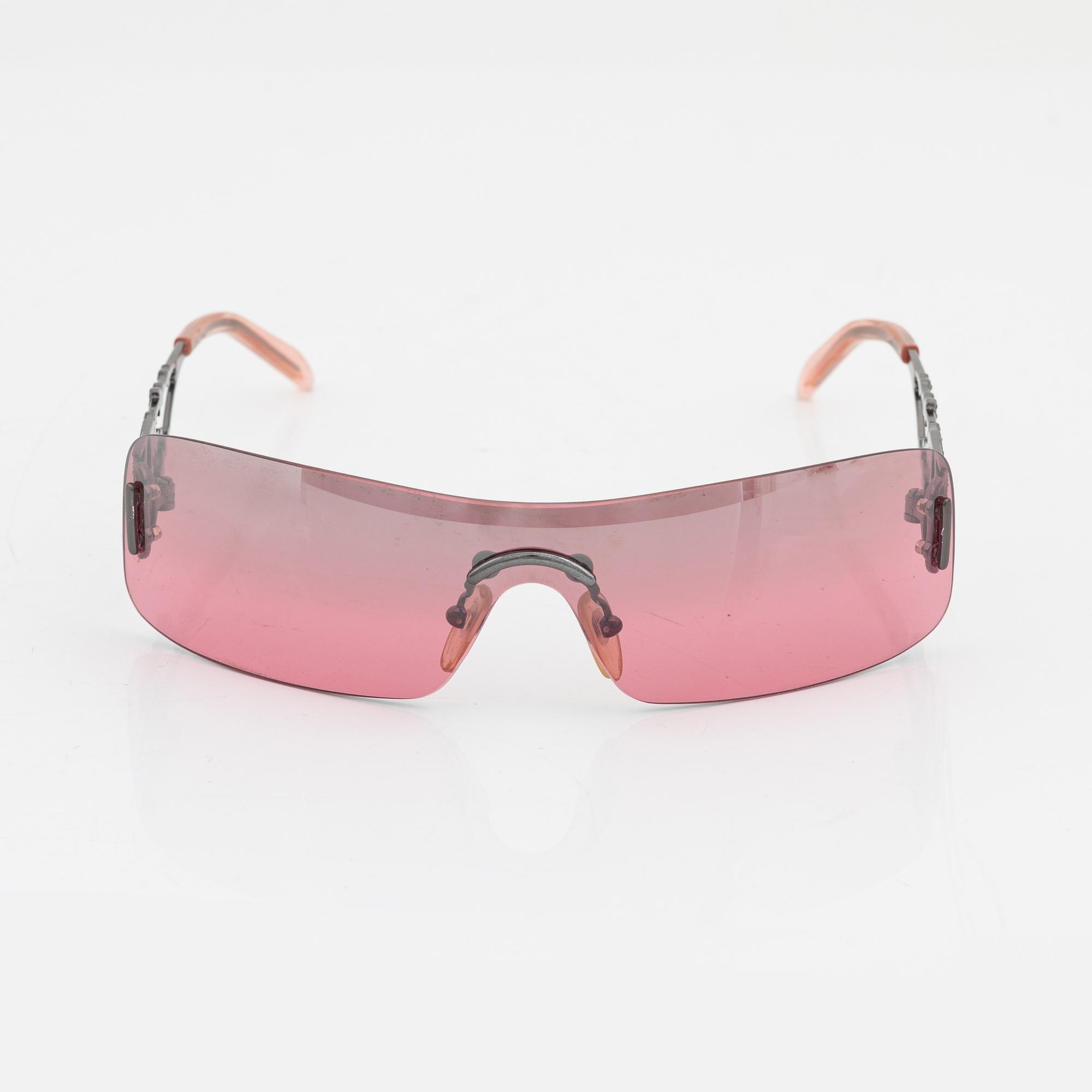Christian Dior a pair of Dior Fire sunglasses. Bukowskis