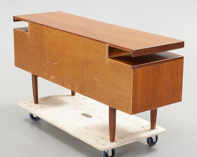 SIDEBOARD / SKRIVBORD, "G-Plan", omkring 1900-talets mitt.