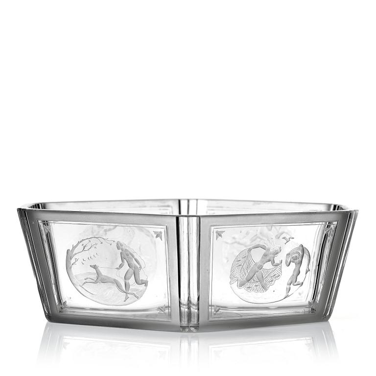 Simon Gate, an engraved glass bowl, Orrefors, Sweden 1946, model 372.