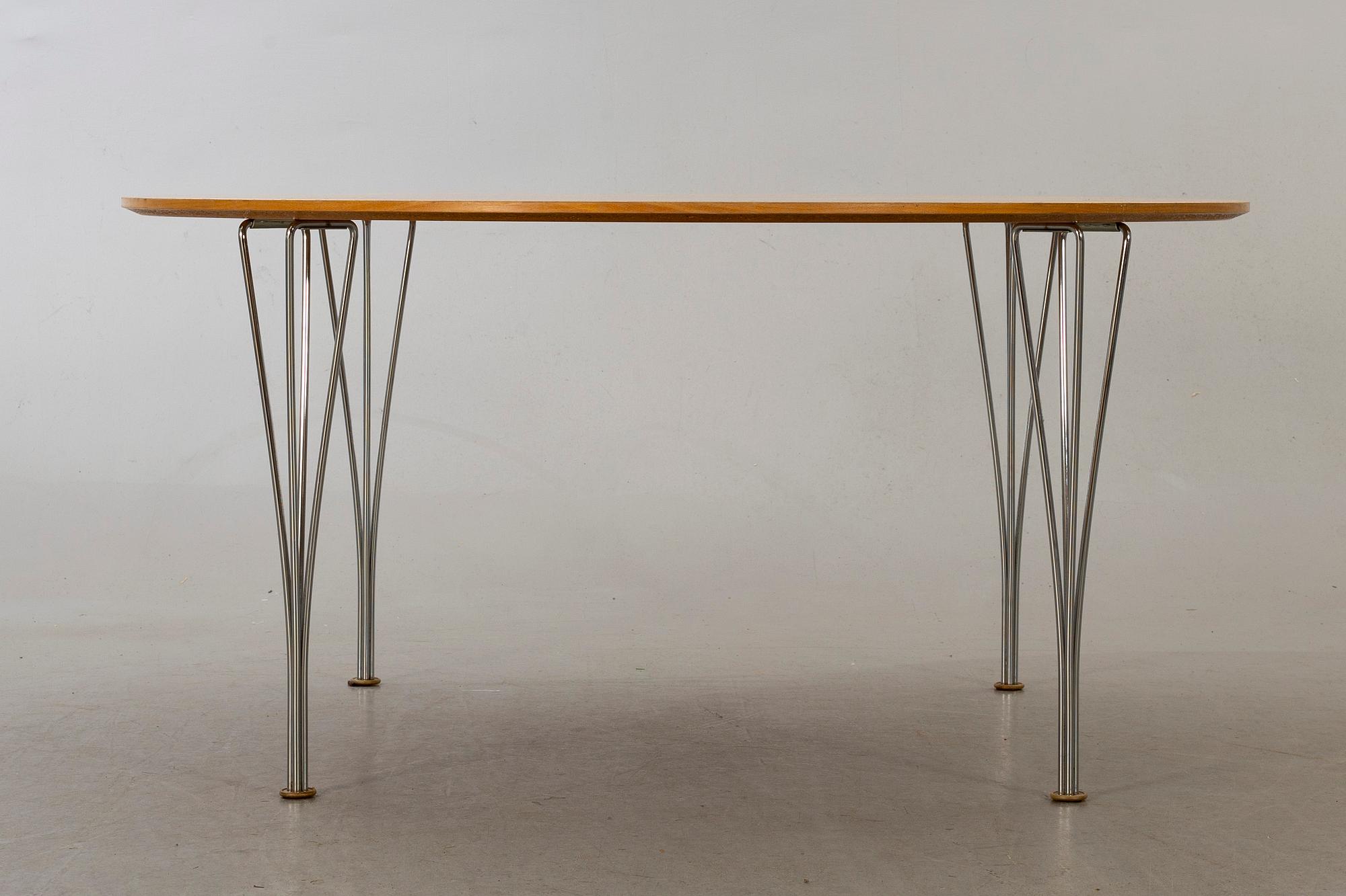 PIET HEIN och BRUNO MATHSSON, MATBORD, Fritz Hansen, 2003.