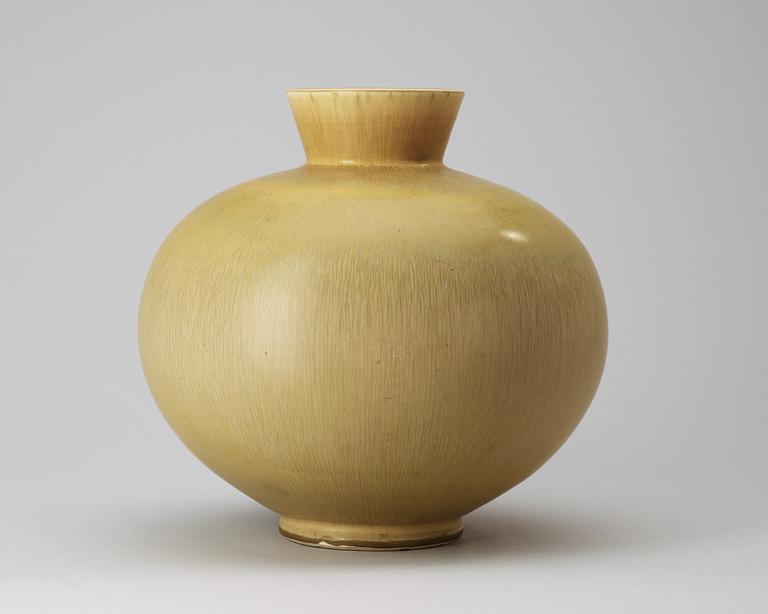 A Berndt Friberg stoneware vase, Gustavsberg Studio 1976.