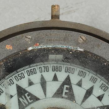 A ships compass from Iver C. Weilbach in Copenhagen, first half of the 20th century.