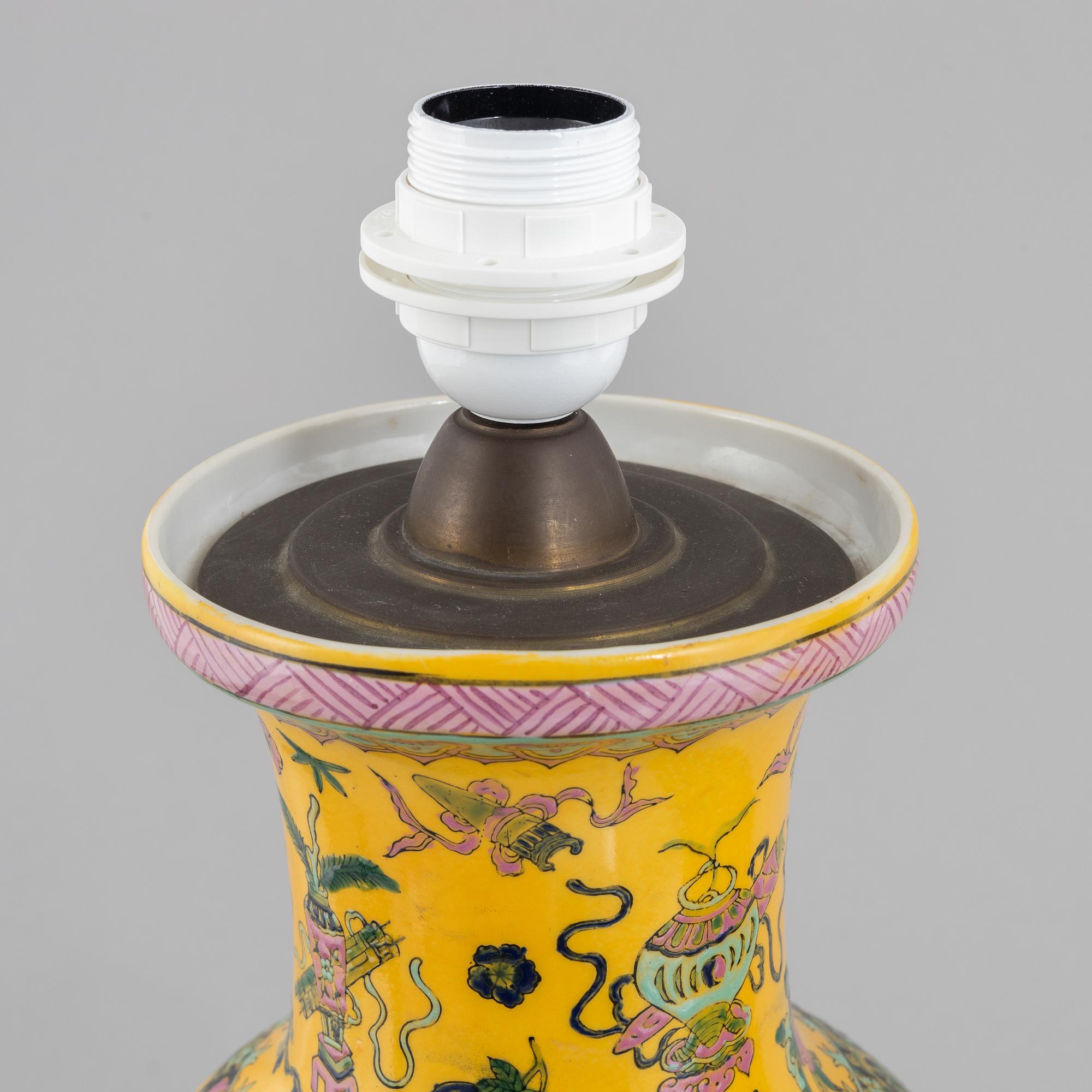 Bordslampor, ett par, Kina, 1900-talets andra hälft.