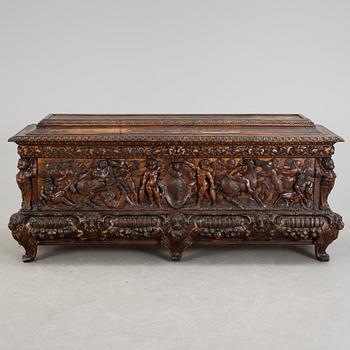 CASSONE, Renässans, Italien 1800-tal med äldre delar.