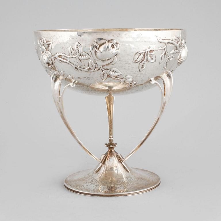 A english silver bowl by Elkington & Co, London,  early 20th century, weight 762 g.