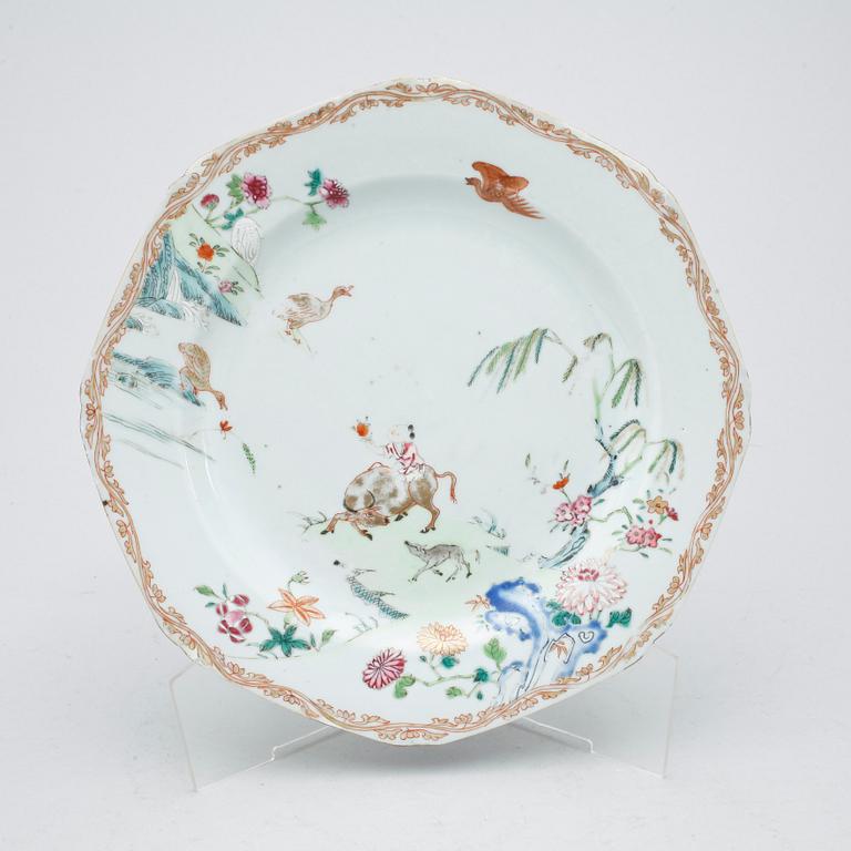 TALLRIKAR, 2+1+1 st, porslin Kina, Qing dynastin, Qianlong (1735-1796).