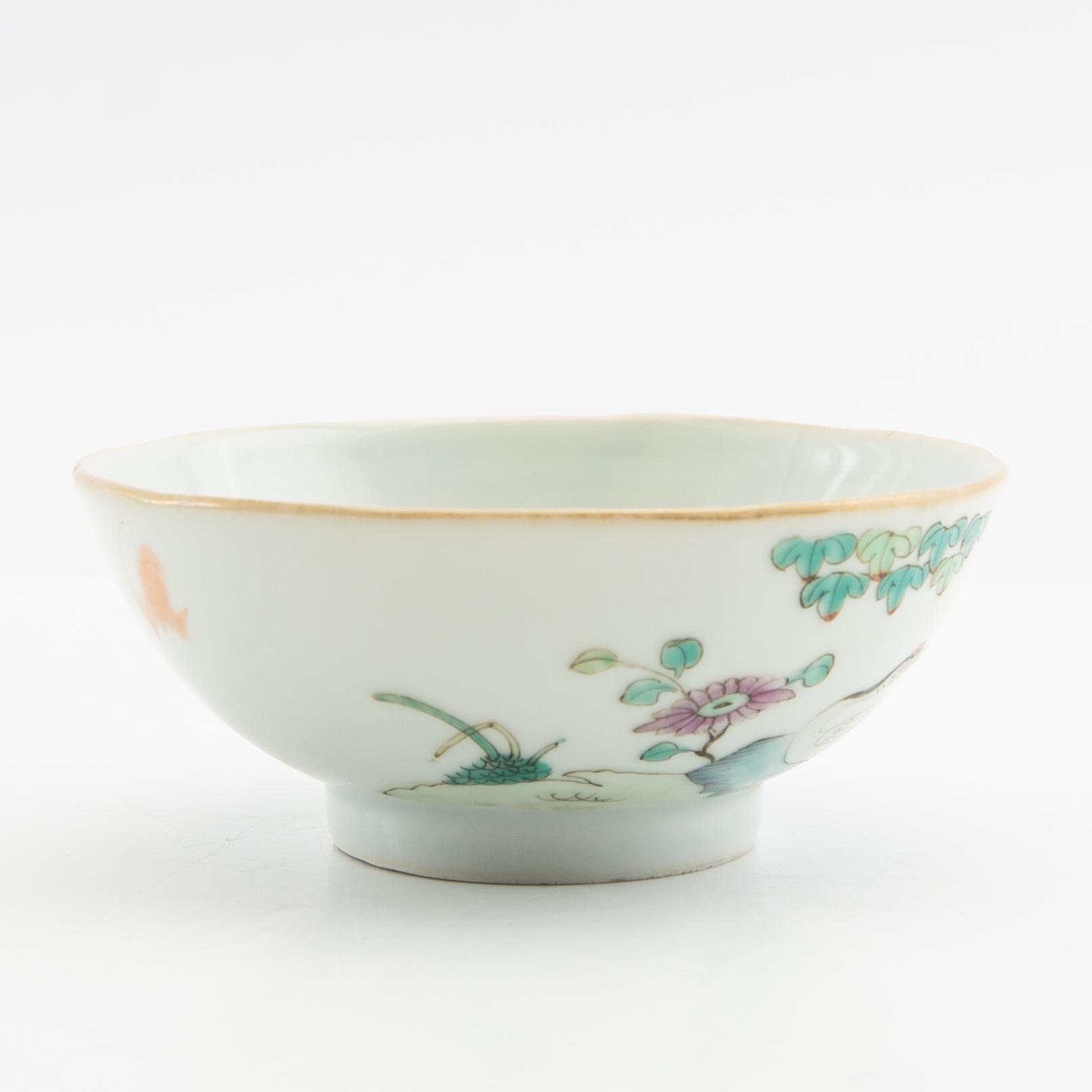 A small Chinese bowl, late Qing dynasty/early 20th century.
