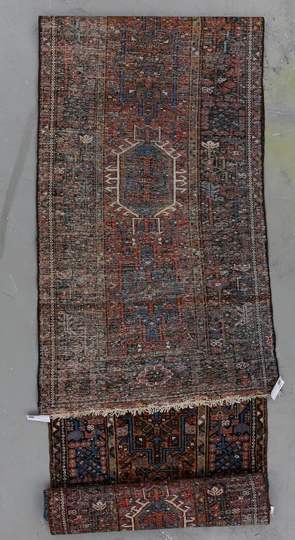 MATTA, galleri, Hamadan. Ca 440 x 96 cm.