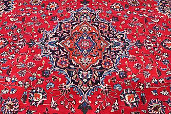 A Kashan carpet, c. 358 x 244 cm.