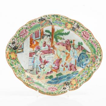 Fat, tre stycken, porslin. Qingdynastin, Kanton, 1800-tal.