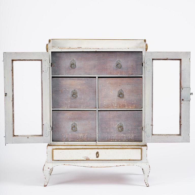 Miniatyrskåp, Sverige, 1700-talets senare del, Rokoko.