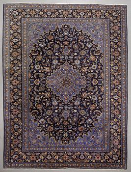 A carpet, Kashan, ca 399 x 302 cm.