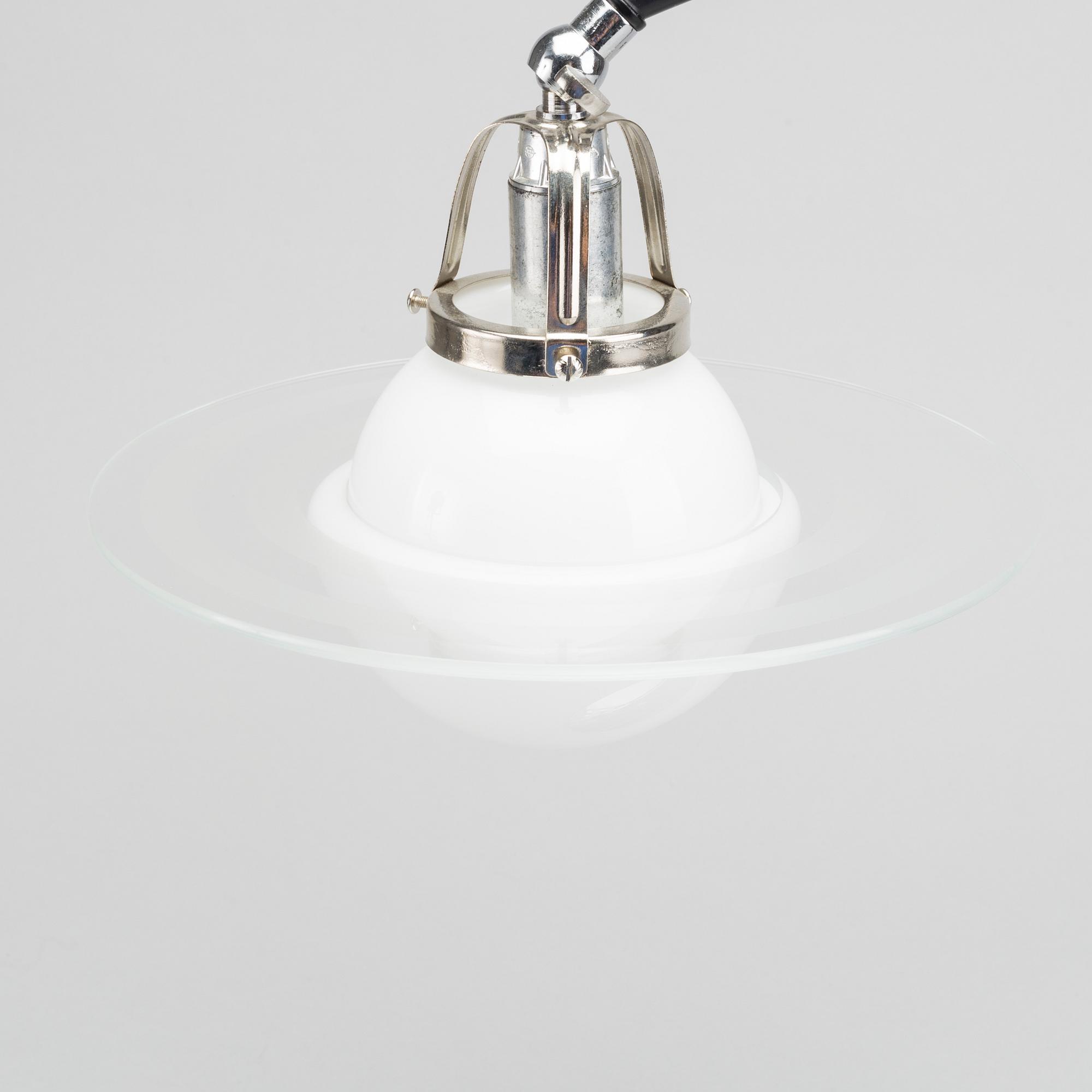 BORDSLAMPA, Saturnus-modell 1900-talets andra hälft.