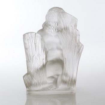 A glass sculpture from Lalique in France from the second half of the 20th century.