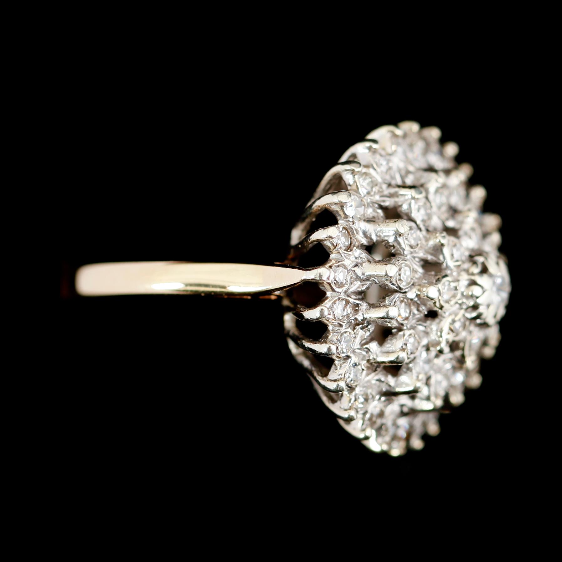 RING, 10 k vitguld, diamanter. Total vikt ca 4 g.