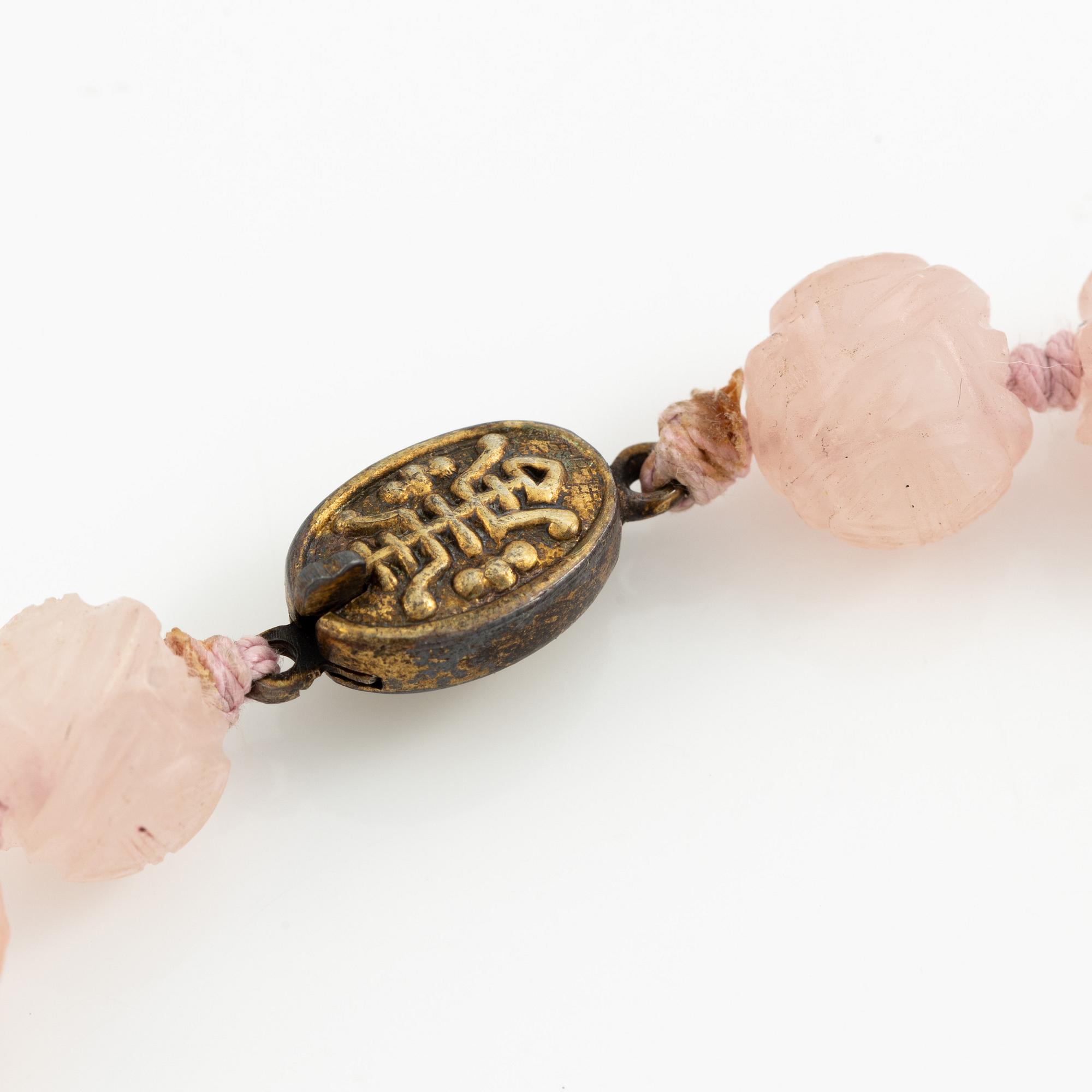 Collier, med skuren rosenkvarts och lås silver, Asien.