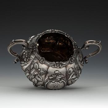 SOCKERSKÅL, silver, London 1836. Vikt 404,3 g.