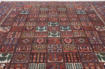 An antique/semi-antique Chahar Mahal va Bakhtiari carpet, c 450 x 375 cm.