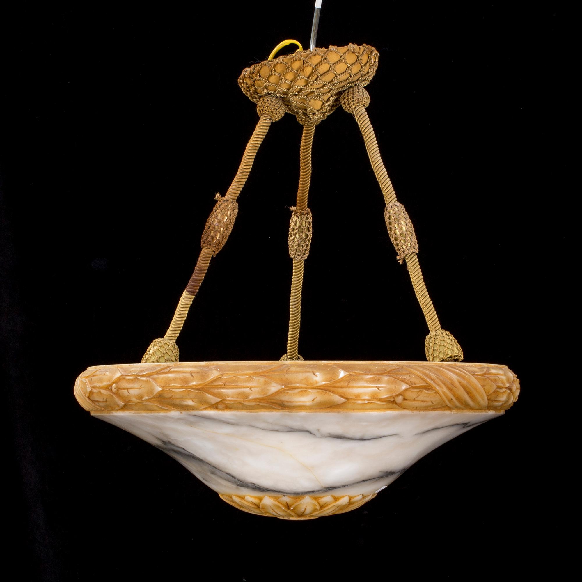 TAKAMPEL. Alabaster, 1900-talets första hälft.