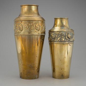 VASER, 2 stycken, mässing, 1900-talets början.