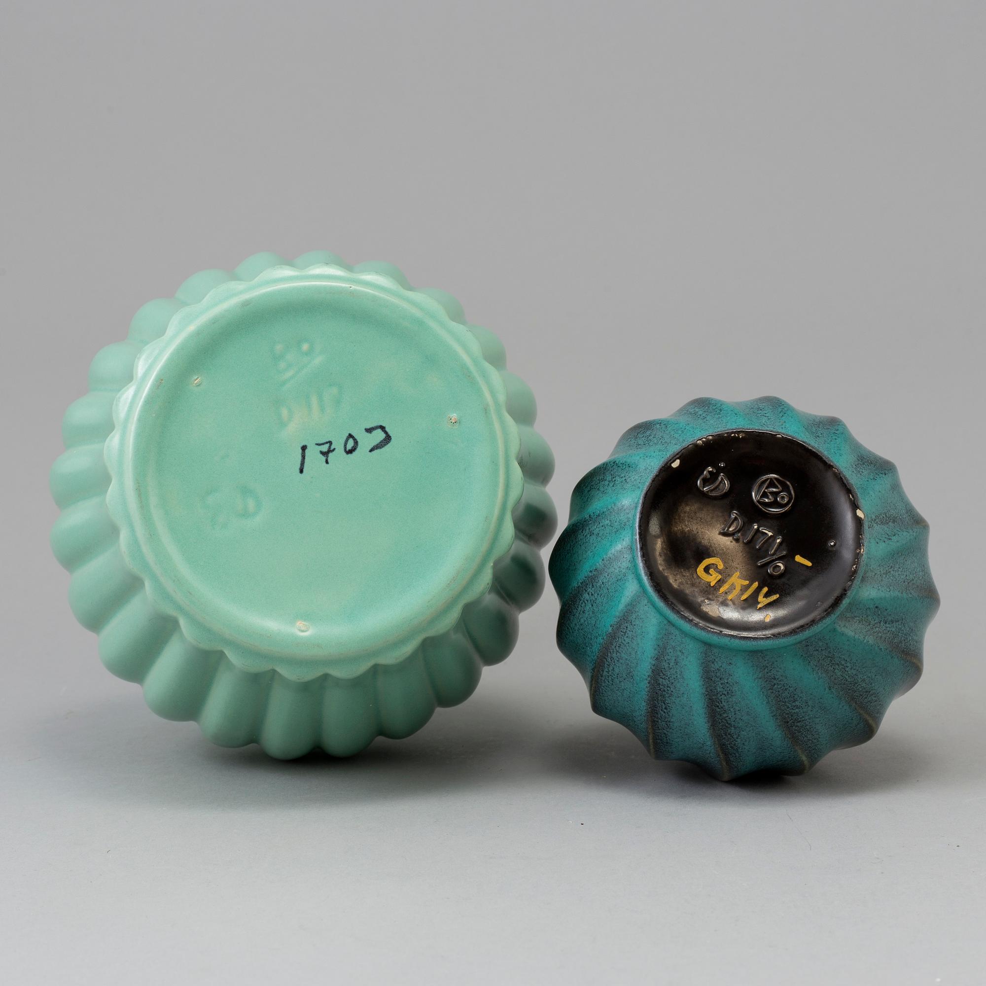 Two Ewald Dahlskog 
faience vases from Bo Fajans, Gefle, 1930s / 40s.