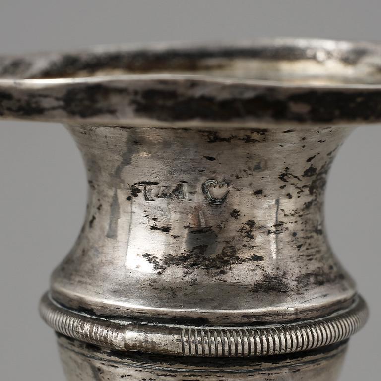 LJUSSTAKAR, ett par, silver, otydliga stämplar, troligen Finland, 1800-tal.