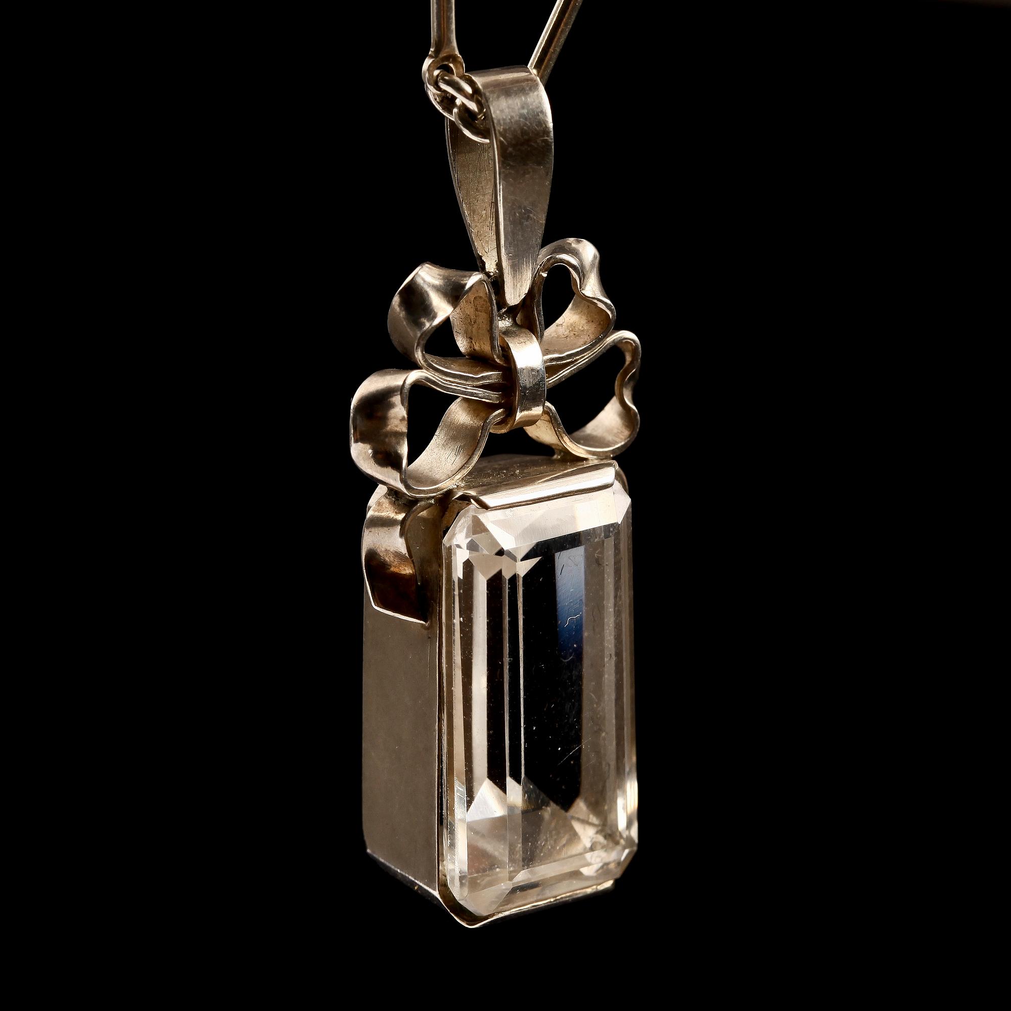 HÄNGSMYCKE, silver och bergkristall, Stigbert, Stockholm, 1947.