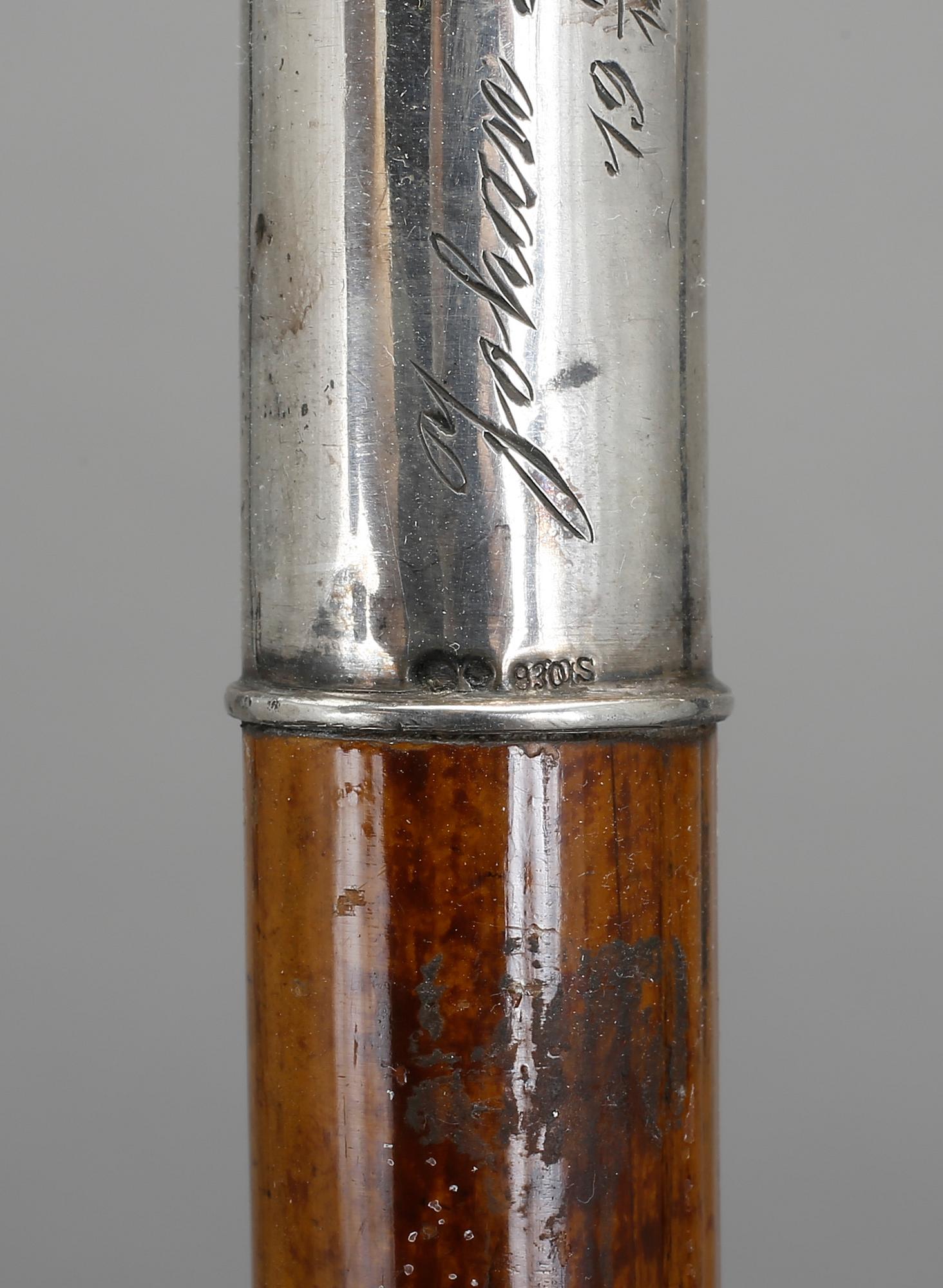 KÄPPAR, 3 st, med silverkryckor. 1900-tal. Bl a CG Hallberg, Stockholm 1915.