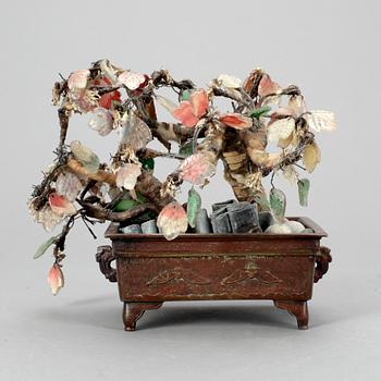 PRYDNADSTRÄD, brons och sten, troligen 1800-tal.