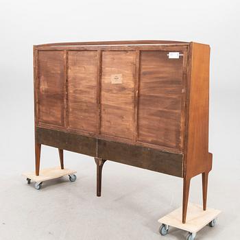 A 1950s Italien mahogany cabinet.