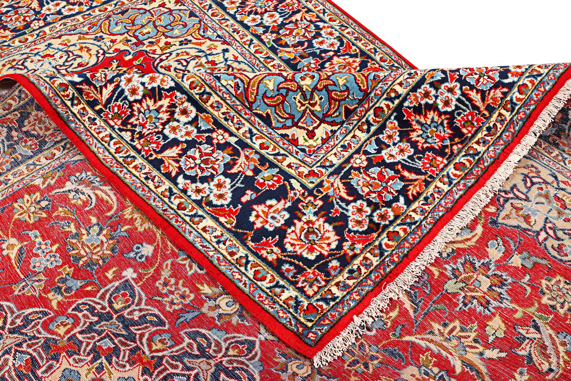 A Kashan carpet., a. 330 x 233 cm.