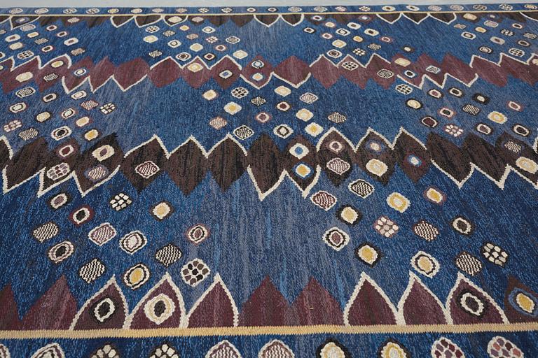 Barbro Nilsson, matta, "Snäckorna", gobelängteknik, ca 309,5-312 x 203-205,5 cm, signerad AB MMF BN.