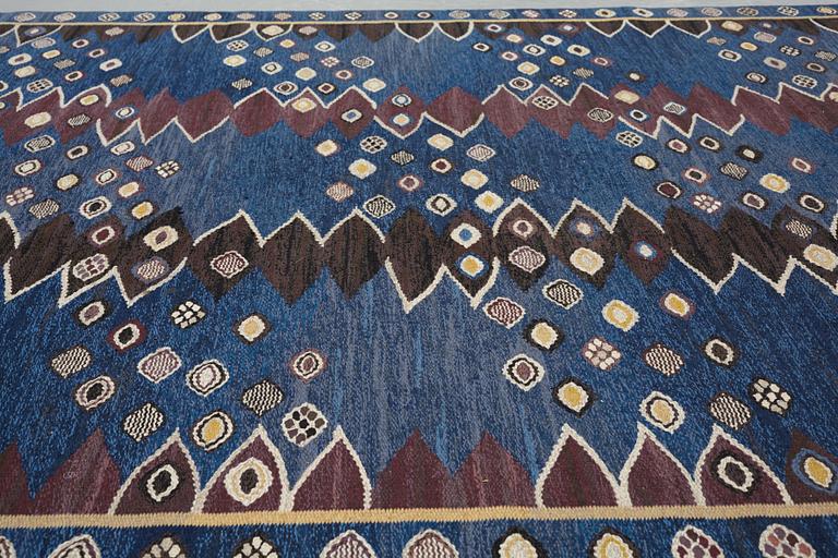 Barbro Nilsson, a carpet, "Snäckorna", flat weave, ca 309,5-312 x 203-205,5 cm, signed AB MMF BN.