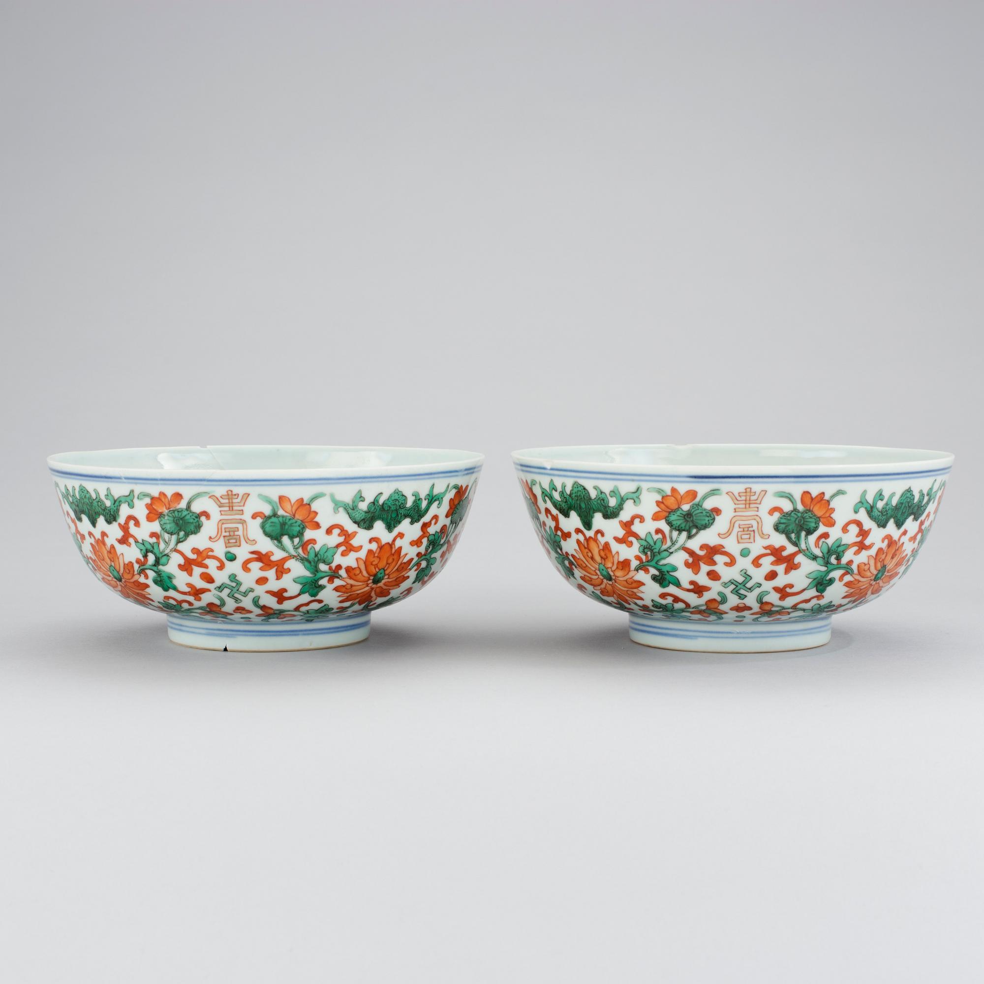 SKÅLAR, ett par, porslin. Qingdynastin, 1800-tal med Jiaqings sigillmärke.