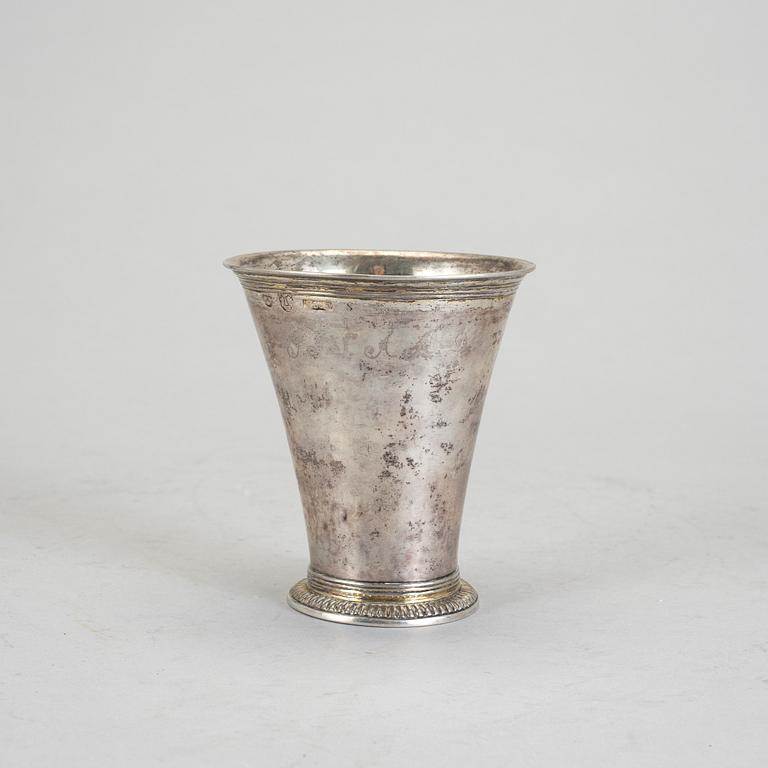 BÄGARE, silver, Nils Dahl, Linköping, 1755. Vikt 146 g.