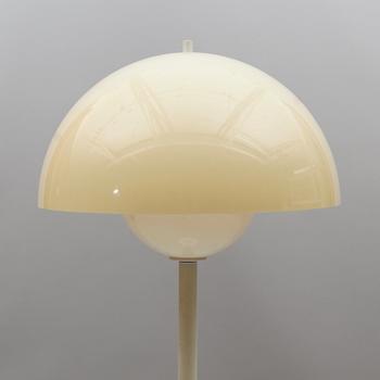 GOLVLAMPA, 1900-talets andra hälft.