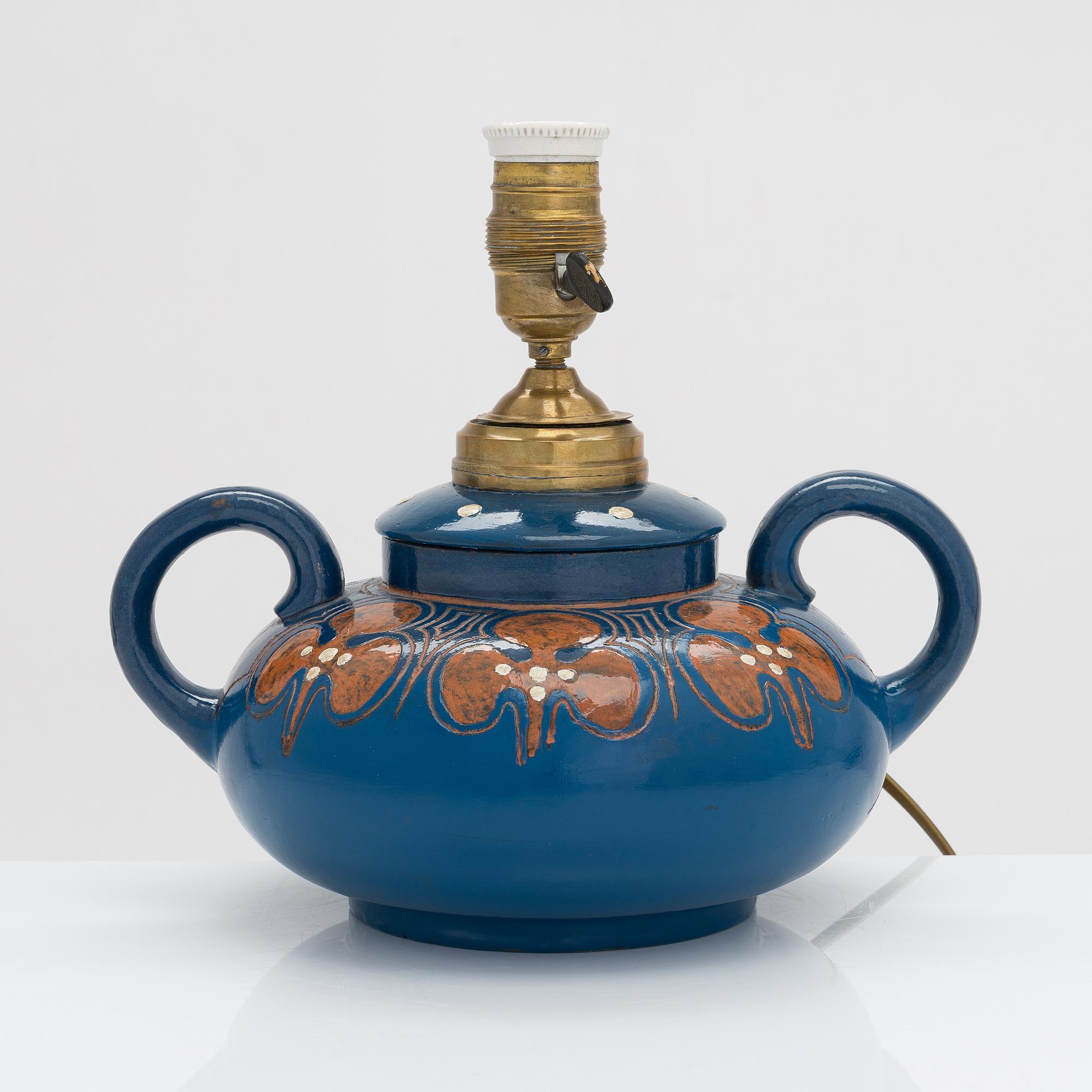 Alfred William Finch, an oil lamp bow, around 1900 by Iris Finland.
