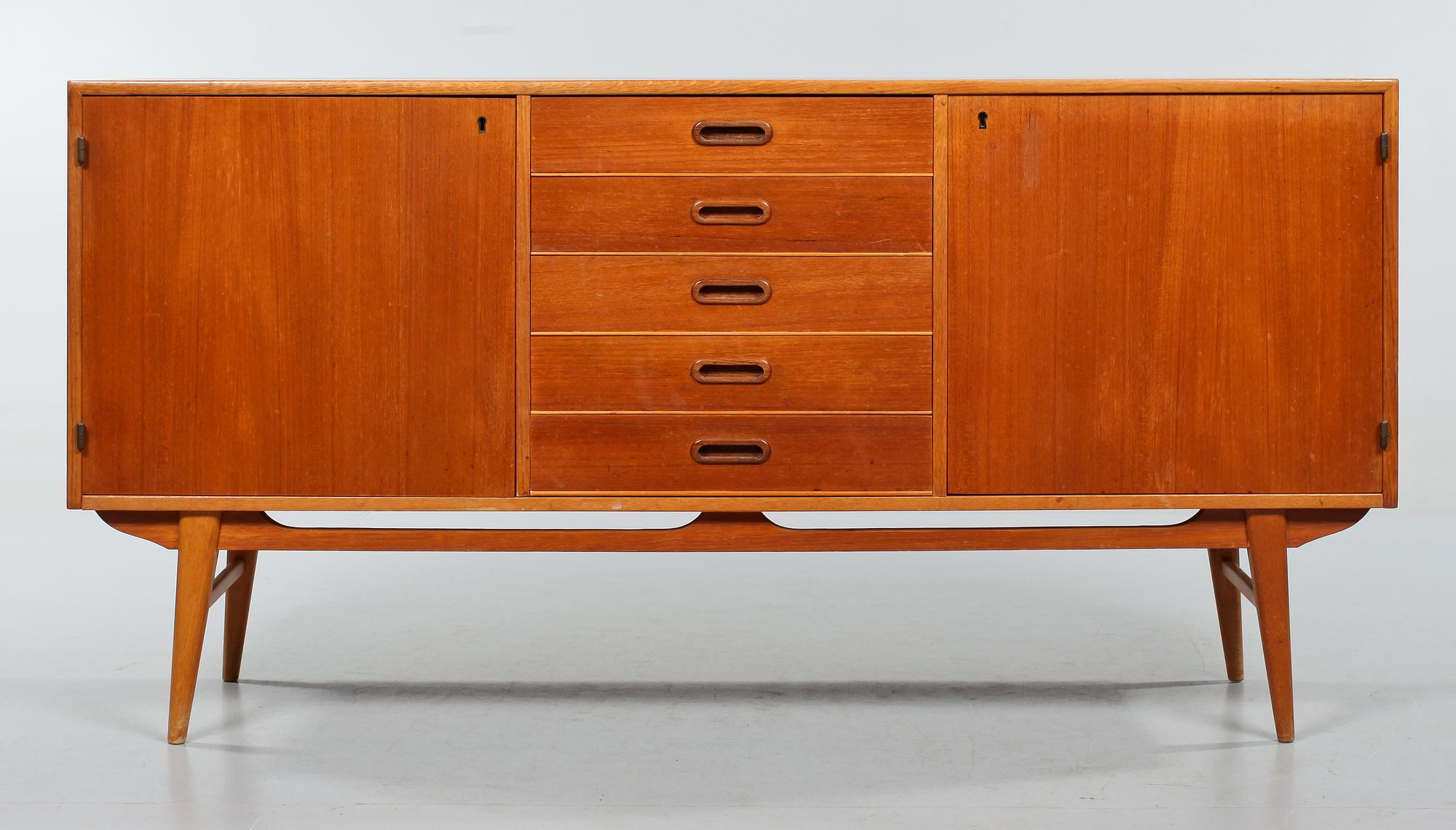 SIDEBOARD, 1900-talets tredje kvartal.