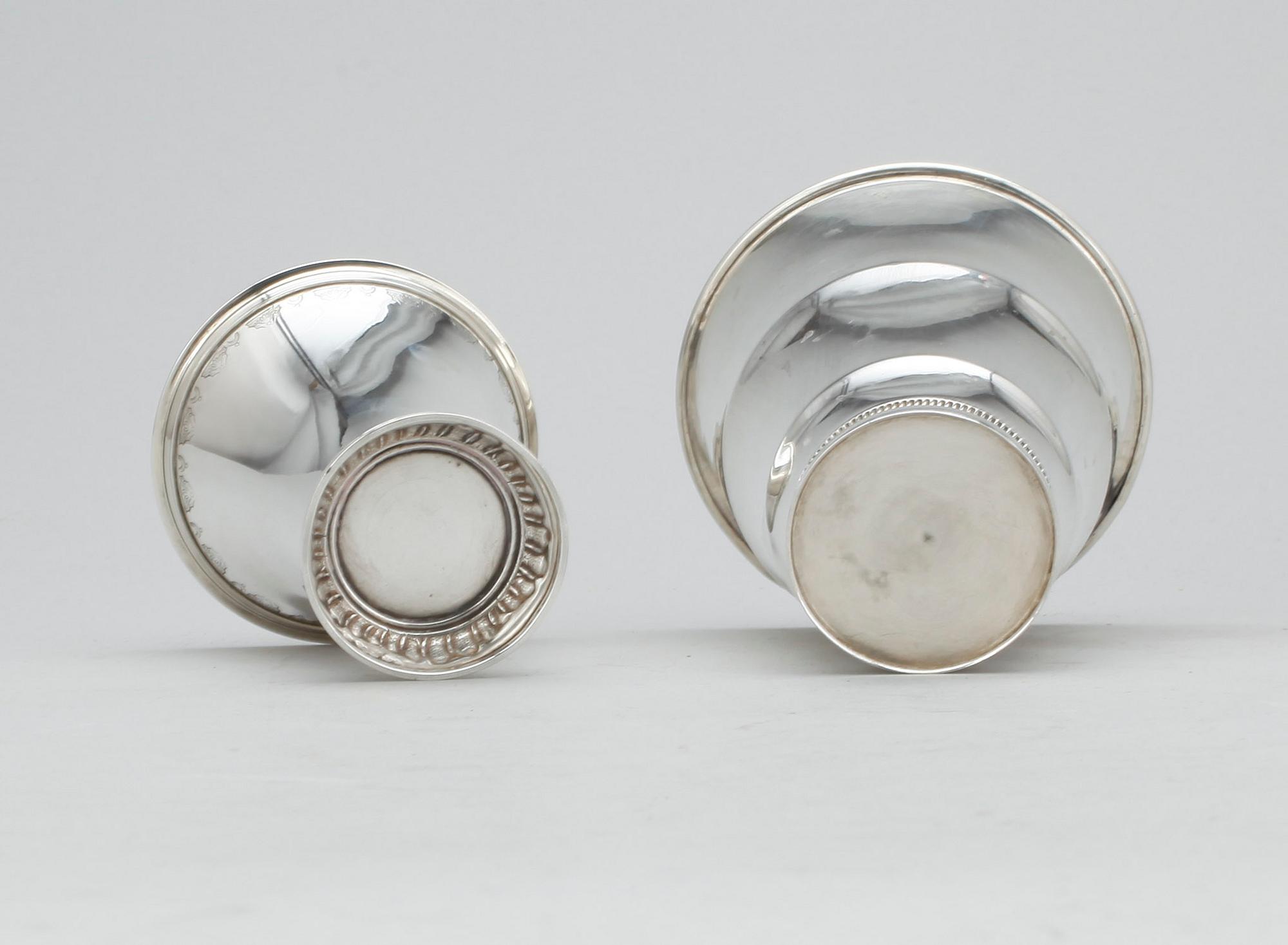 BÄGARE, två stycken, silver. CF Carlman, 1928 resp CG Hallberg 1938. Total vikt ca 207g.
