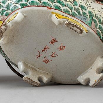 TERRINER med LOCK, två stycken, porslin. Kina, 1900-tal.