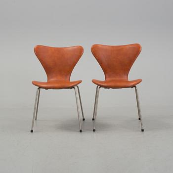 ARNE JACOBSEN, stolar, ett par, "Sjuan", Fritz Hansen.