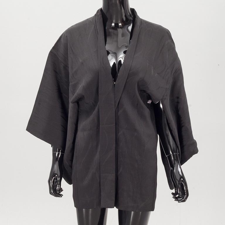 KIMONO, kort modell, siden. Enligt uppgift omkring 1900.