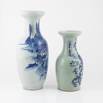 A set of two Chinese vases, late Qing dynasty/early 20th Century.