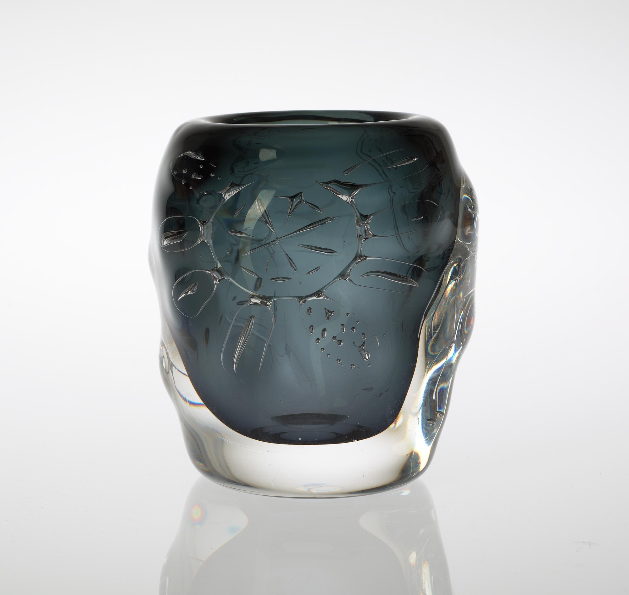 A Bengt Edenfalk 'Talatta' glass vase, Skruf 1961.