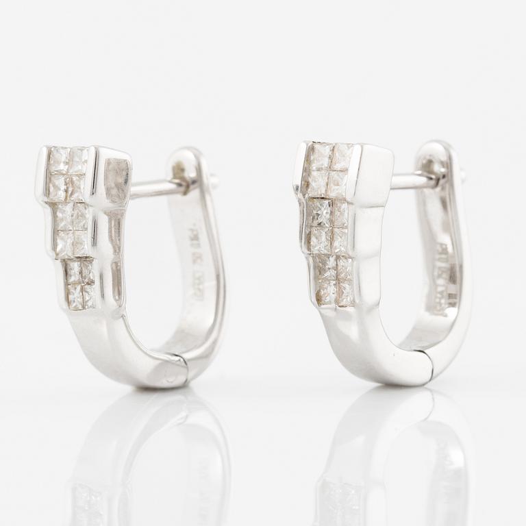 Ring and a pair of earrings, 18K white gold with princess-cut and brilliant-cut diamonds.