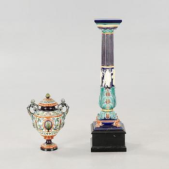 A majolica urn and a piedestal from Gustafsberg, around the year 1900.