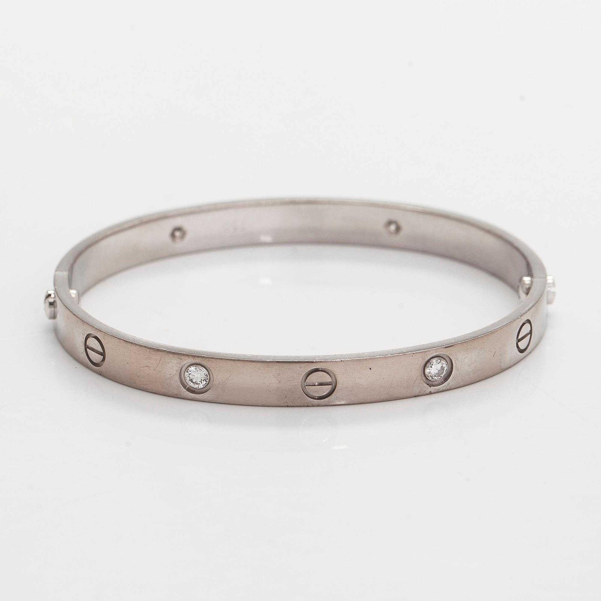 Cartier, rannekoru "Love", 18K valkokultaa, briljanttihiottuja timantteja.